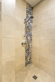 Golden Tulip Borjomi - Bathroom