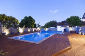 Tudor Manor Bed & Breakfast - Pool