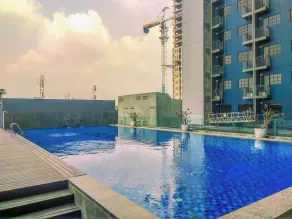 Comfort 1BR Apartment at Evenciio Margonda By Travelio - Pool
