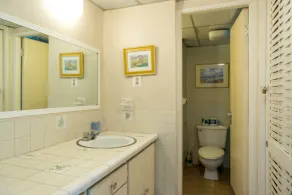 Sky Box Beach Suite at Montego Bay Club - Badezimmer