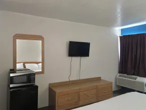 Economy Inn & Suites - Room