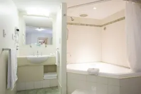 Hotel Northbridge - Bathroom