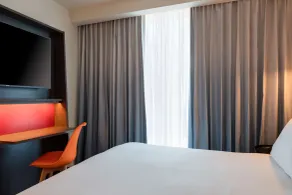 Hampton by Hilton Ashford International - Room