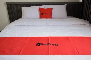 RedDoorz near GOR Satria Purwokerto - Chambre