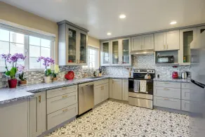 Easy SF Access! Spacious Family Home w/ Yard - Innvendig