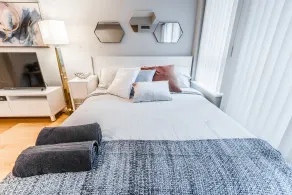 AOC Suites - Heart of Downtown  Condo - Rom