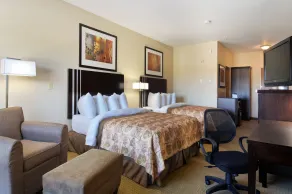 Ramada by Wyndham Lac La Biche - Room