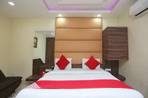 OYO 27864 Hotel Samrat - Chambre