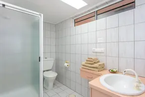 Rainbow Sands Resort - Bathroom
