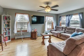 9-acre Riverfront Home in Milbridge w/ Deck & Yard - Innvendig