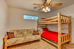 Medicine Park Cabin Rental w/ Mountain View - Interior