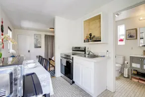 5 Mi to Dtwn Oakland: Studio w/ Shared Patio - Interior