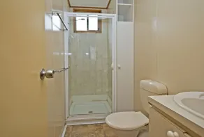 Acclaim Pine Grove Holiday Park - Bathroom
