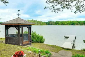 Waterfront Tee Lake Cabin: Dock, Fire Pit + More! - Interiör