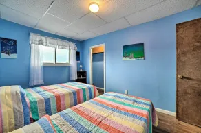 Walkable St Ignace Condo w/ Lake Huron Views - Innvendig