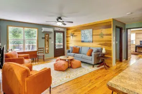 Peaceful Cabin at Lake Logan w/ Spacious Yard! - Innenbereich