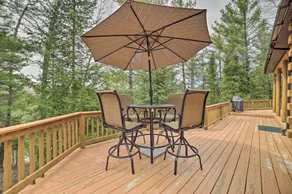 Riverfront Lewiston Cabin w/ Stone Fireplace! - Interiør
