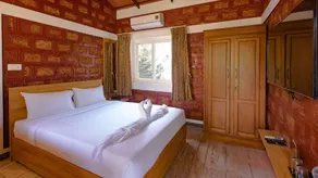 Aara Jungle Resortes Pvt Ltd - Room