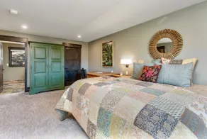 Moose Den Luxury Vacation Home at Windcliff home - Værelse