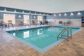 Holiday Inn Express Hotel & Suites Bismarck by IHG - Basseng