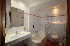 Hostellerie Le Beffroi - Bathroom