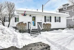 Lakefront Home w/ Boat Dock in Benton Harbor! - Interiør