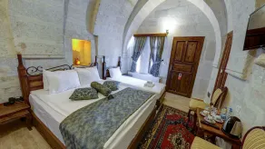 Hikmet's House - Room