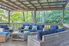 Highlands Home w/ Fireplace, Views, & Trails! - Innvendig