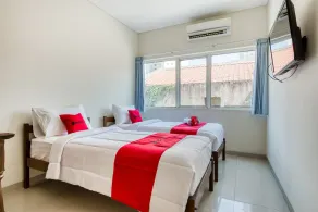 RedDoorz near Ciputra World 3 - Room