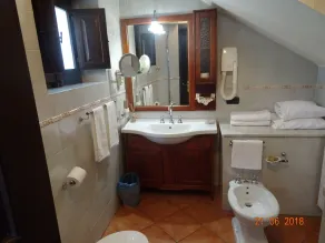 Castello di Altomonte - Bathroom