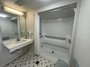 Super 8 by Wyndham Savannah - Salle de bain
