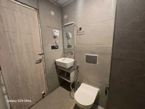 Hotel Divine Vista - Bathroom