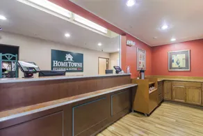 HomeTowne Studios & Suites by Red Roof Bentonville - Lobby