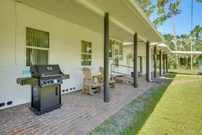 Private 3-acre Retreat w/ Game Room in Bunnell! - Intérieur