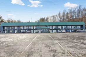 OYO Hotel Mt. Vernon KY - Renfro valley/I-75 - Estacionamento