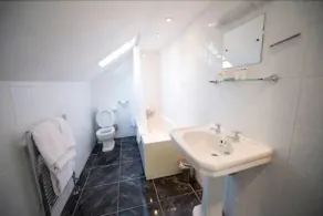 The White Cliffs Hotel - Bathroom