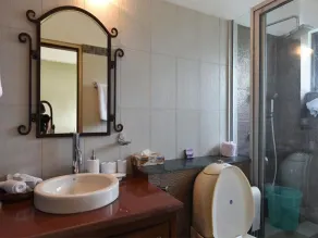 Sourenee Tea Estate - Bathroom