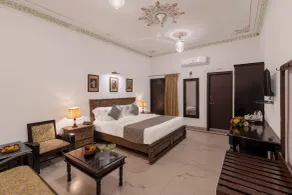 Panna Vilas - A Lake Facing Boutique Hotel - Rum