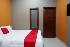 RedDoorz Syariah near Stasiun Tegal - Chambre