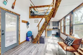 River-view Home w/ Fire Pit & Grill! - Interiör