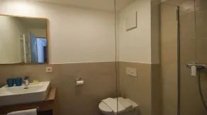 Alpine Lodge Klösterle am Arlberg - Bathroom