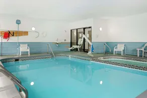 Econo Lodge Traverse City South - Pool