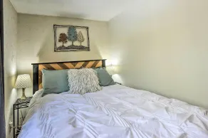 Cozy Cabin with Sunroom & Cacapon River Access! - Interior