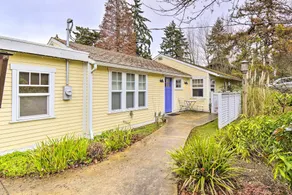 Bainbridge Island Abode < 1 Mi to Winslow! - Interior