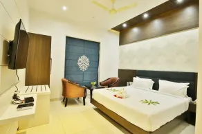 Jhansi Hotel - Room