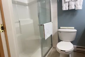 Super 8 by Wyndham Edmonton South - Salle de bain