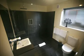 New Norfolk Holiday Apartments - Badezimmer