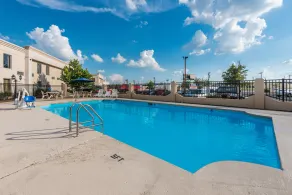 Quality Inn & Suites - Piscine