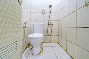 Hotel O Geulis Guest House Syariah - Baño