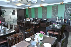 Hotel Alaknanda - Restaurang